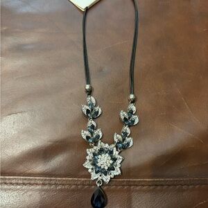 NWT Betsey Johnson Blue/Clear Crystals Flower Choker